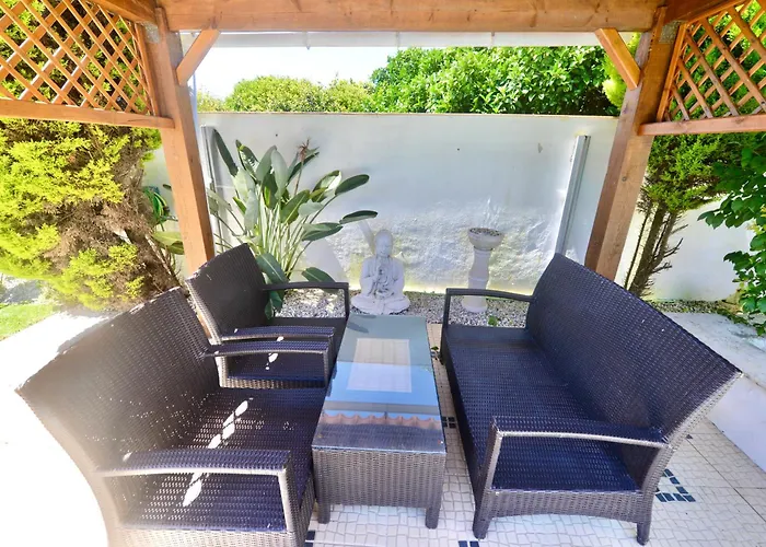 Laranjeira - House With Private Garden And Pool Casa vacanze *