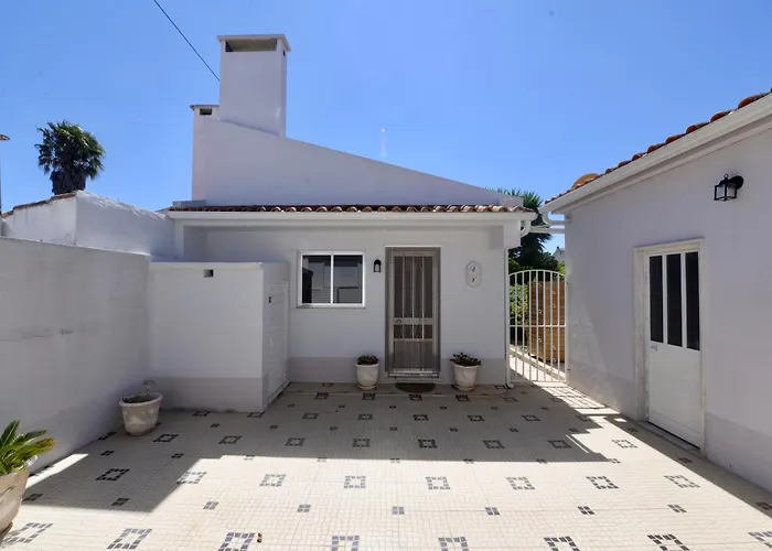 Laranjeira - House With Private Garden And Pool