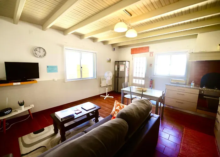 Laranjeira - House With Private Garden And Pool Casa vacanze *